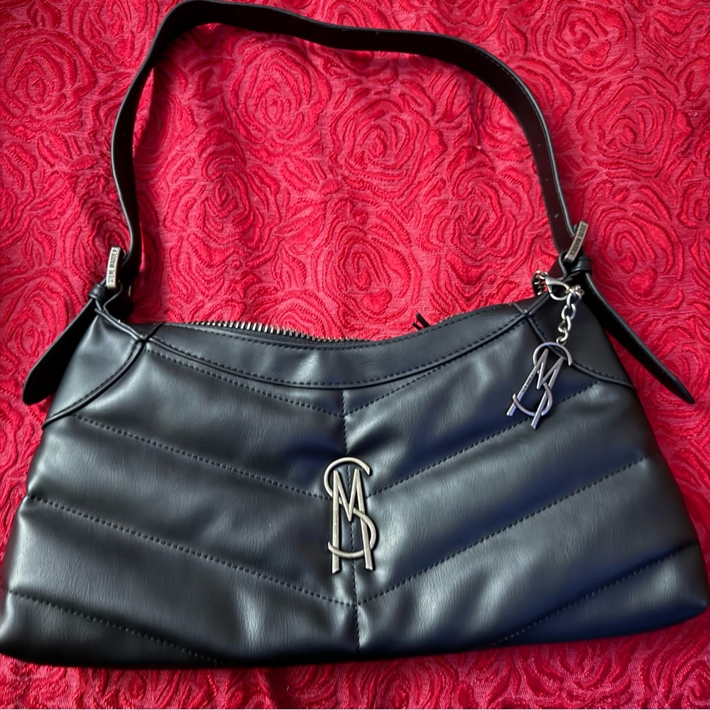 Steve Madden Black leather shoulder bag